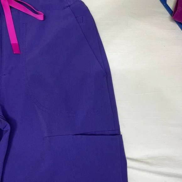 FIGS | XXS Tall High Waisted Sumaiya Skinny Scrub Pants - Picture 5 of 9